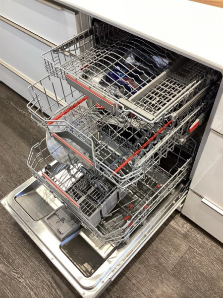 12人様分の食器がまとめて洗える大容量です。